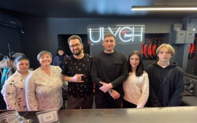 🌶️🌈4 травня в рамках роботи Центру кар’єрного консультування здобувачі освіти групи КМ-28-21 в супроводі викладача Наталії Рибак та майстра виробничого навчання Світлани Яценко відвідали концептуальний заклад швидкого харчування «УЛИЧ»