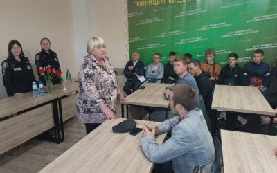 15 травня у рамках проведення 7-го Глобального тижня безпеки дорожнього руху в ДПТНЗ «Вінницьке вище професійне училище сфери послуг» відбулась зустріч з представниками Управління Патрульної поліції у Вінницькій області