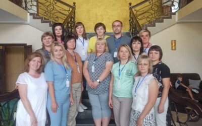 24-25 серпня 2023 року викладачі ДПТНЗ “Вінницьке вище  професійне училище сфери послуг”  Юлія Балалаєва та Ольга Онофрійчук у м. Хмельницький відвідали тренінг «Особливості впровадження та викладання курсу з підприємництва “Компанія” у закладах профтехосвіти».
