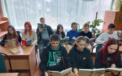 У рамках освітнього проєкту «Як починалася війна» представник Міністерства культури та інформаційної політики України Герой України Володимир Жемчугов передав книги для поповнення бібліотечного фонду Вінницького вищого професійного училища сфери послуг та інформування здобувачів освіти про російську агресію